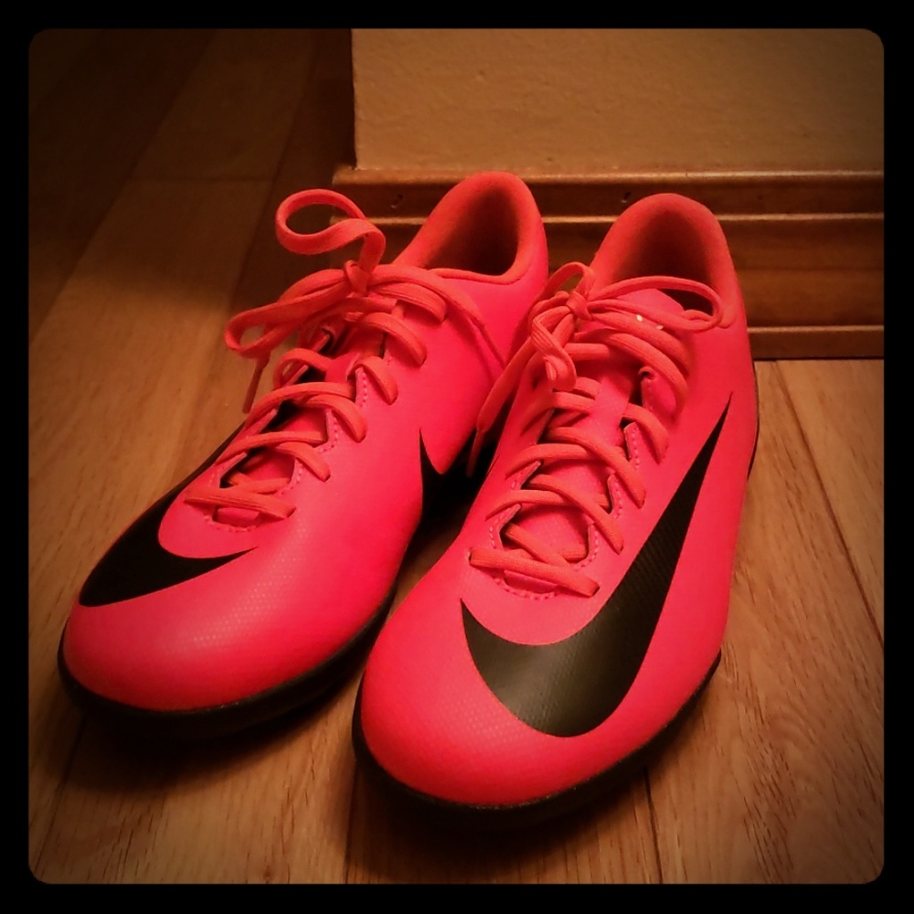CR7 indoor shoes